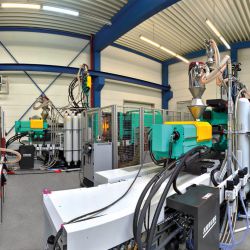 formconsult säule 3 innovative werkzeugbau bemusterung technikum 2k 3k spritzgießmaschinen 6-achs-roboter