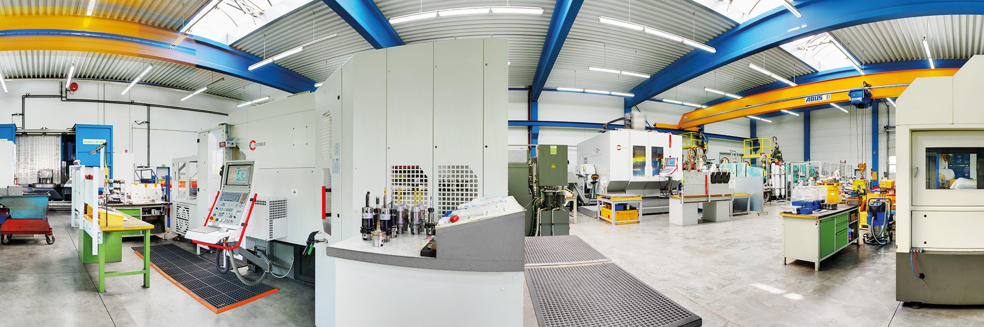 formconsult säule 2 fertigung formconsult säule 2 innovativer werkzeugbau klassischer Werkzeugbau 2K- & 3K-Werkzeuge PET-Preformwerkzeuge Blasformen für PET-Produkte Press- & Spritzprägewerkzeuge